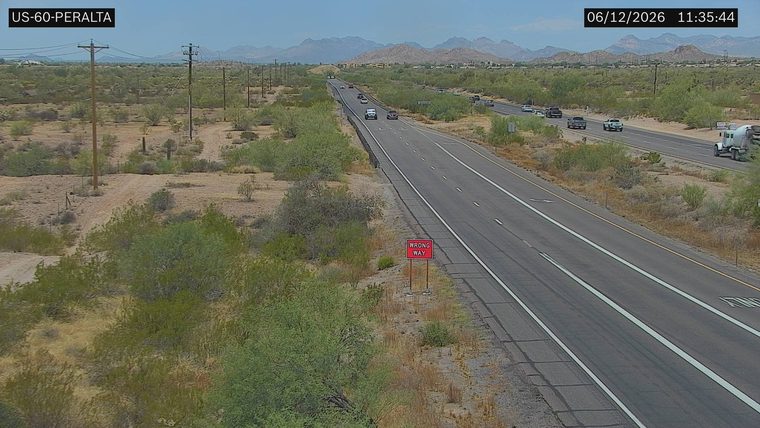 Wrong way sign on the right shoulder