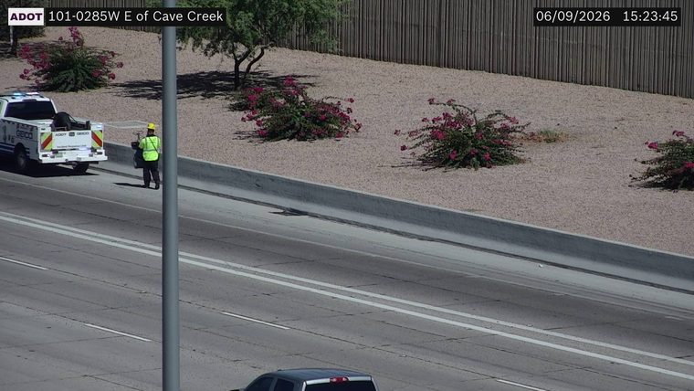 Worker and vehicle on the right shoulder