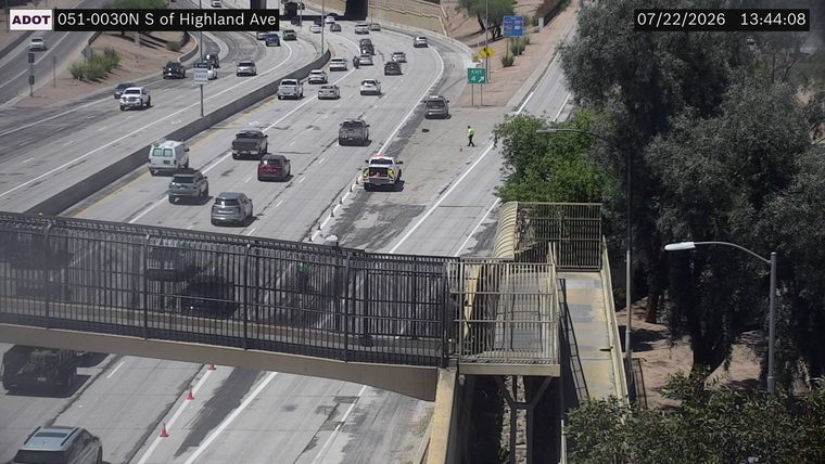 Worker and cones in the right lane near Exit 4