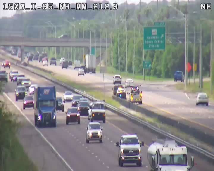 Police car and tow truck on the right shoulder