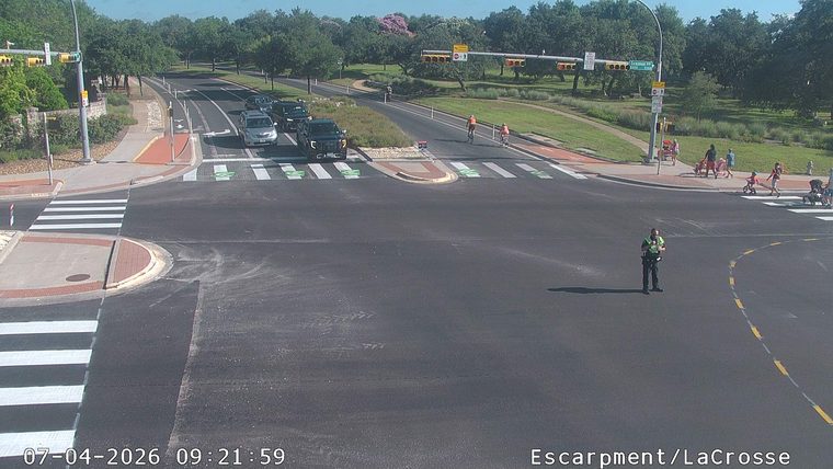 Police officer in the intersection