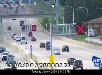 Emergency responders are present with a large red X indicating a lane closure.