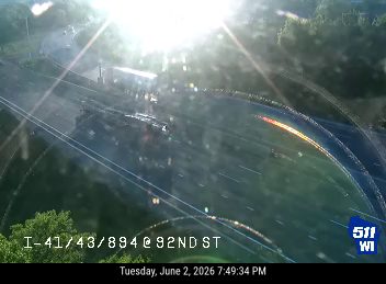 Vehicle crash on I-41/43/894 at 92nd St with visible debris and damage.